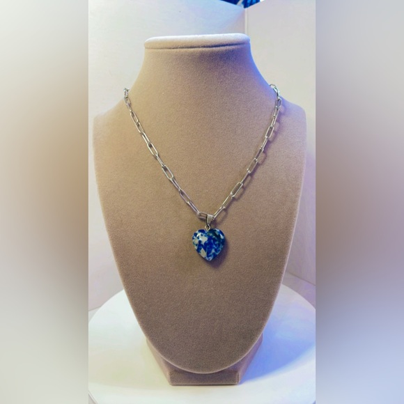 NWT NECKLACE Stainless Steel Blue Crystal Heart Pendant. Length: 19 inches. - Picture 9 of 16